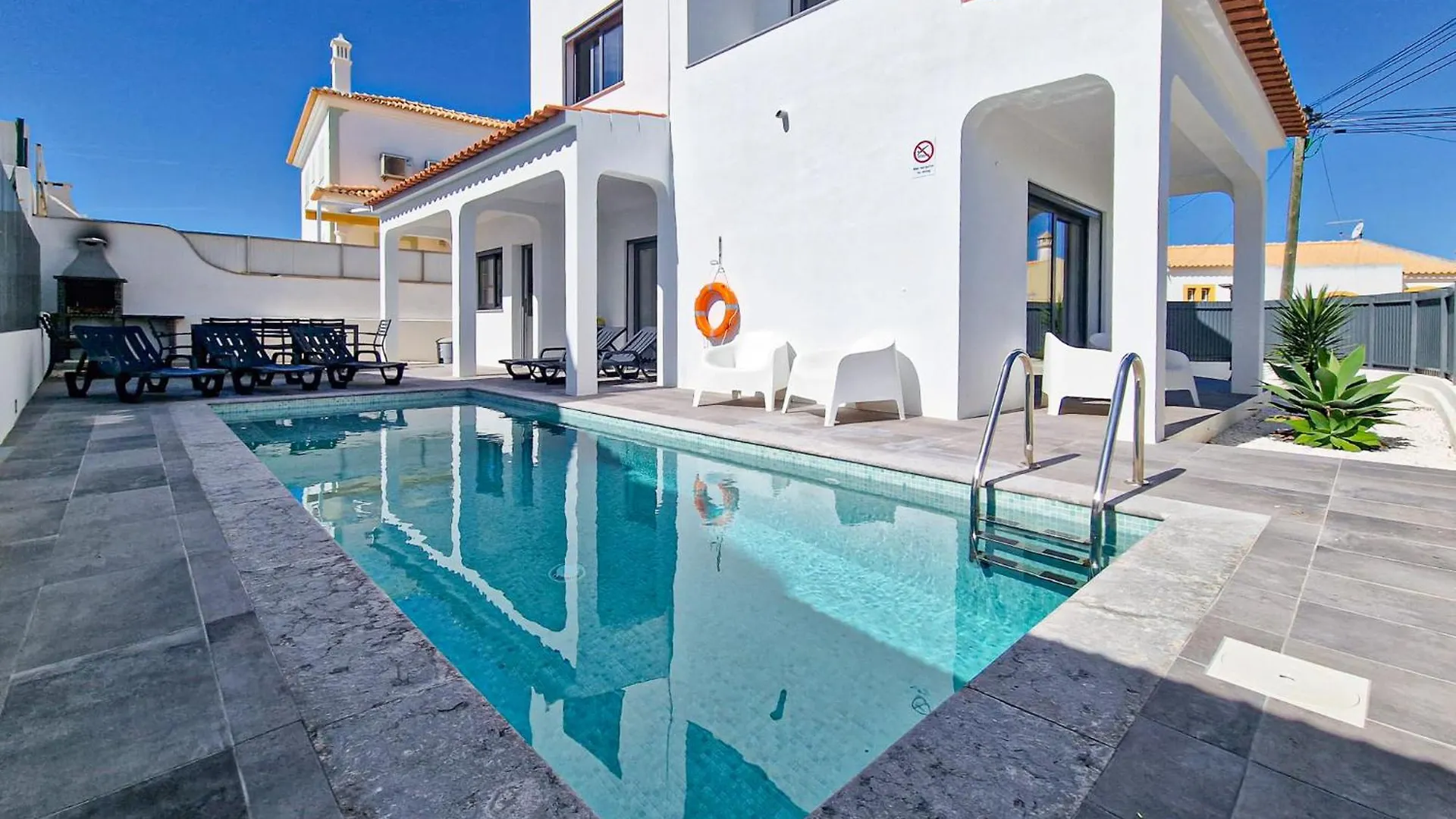 Villa Soares - Centro Albufeira - For Families - By Bedzy